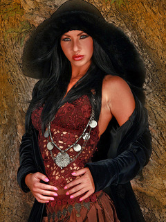 A stunning amazing chick rubbing her pussy with her fist