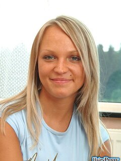 hairypussypics galleries curly brunette fingering hairy pussy