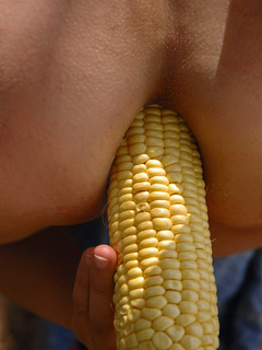 Lustful farmer chick introducing a corncob in her muff and asshole