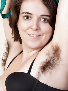 In Her Good Green Dress And Shoes, Harley Demonstrates Her Hairy Legs Pictures