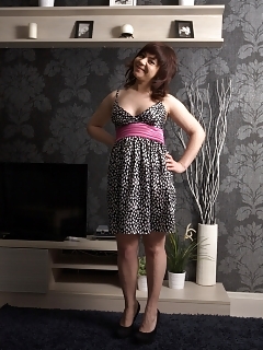 Chubby Girl Plugs Her Ass