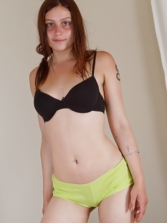 Black-haired Babes Like Vanessa Always Enjoy Getting Themselves Off