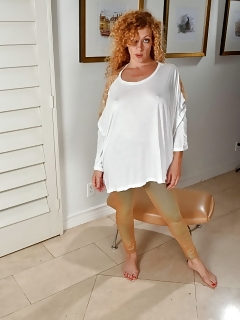 Leona Wide Hips Hairy Pussy