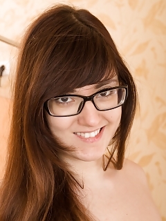 Her Green Stockings Hug Her All-natural Body, But Anni Bay Likes It Pictures