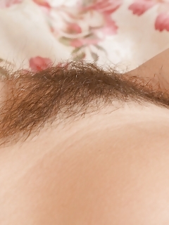 Spectacular Hairy Female Safo Likes To Stretch Her Legs, Exhibiting Off Just How Wide She Can Pry Them Apart