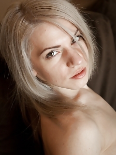 Sexy Selena Looks Sinless In White, But This Untrimmed Queen Enjoys A Good Romp, Especially With Herself