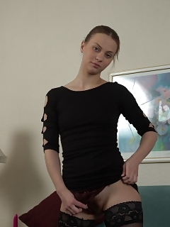 Minx Plugs Her Hirsute Pussy