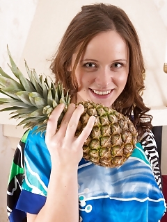 Shein Likes Pineapples And Is In Her Tropical Dress To Show Pictures