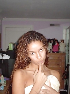 Filthy Black Doll Teasing On Cam By Revealing Her Hairy Butt